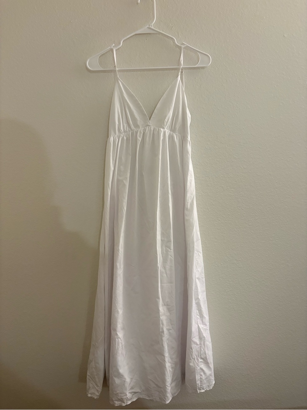 Commense White V-Neck Spaghetti Strap Maxi Dress